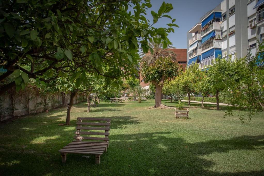 Piso Con Jardin Apartment Malaga Bagian luar foto