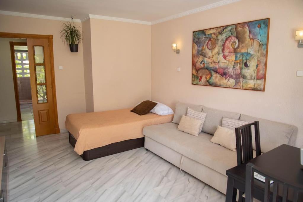 Piso Con Jardin Apartment Malaga Bagian luar foto
