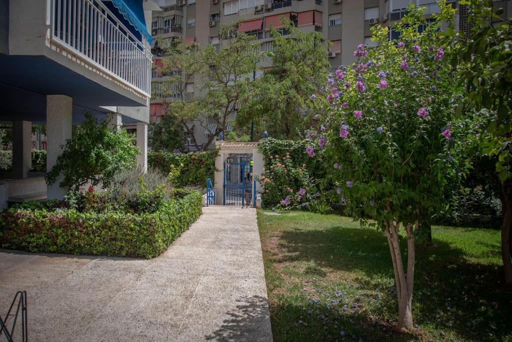 Piso Con Jardin Apartment Malaga Bagian luar foto