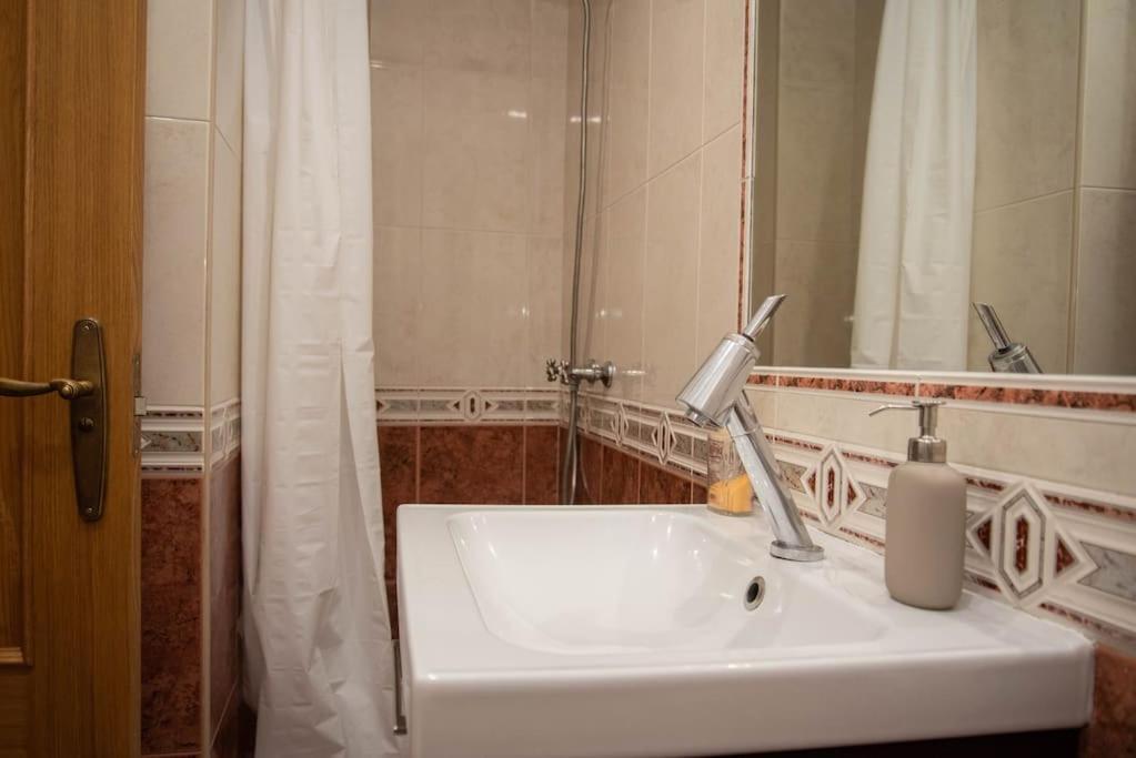 Piso Con Jardin Apartment Malaga Bagian luar foto