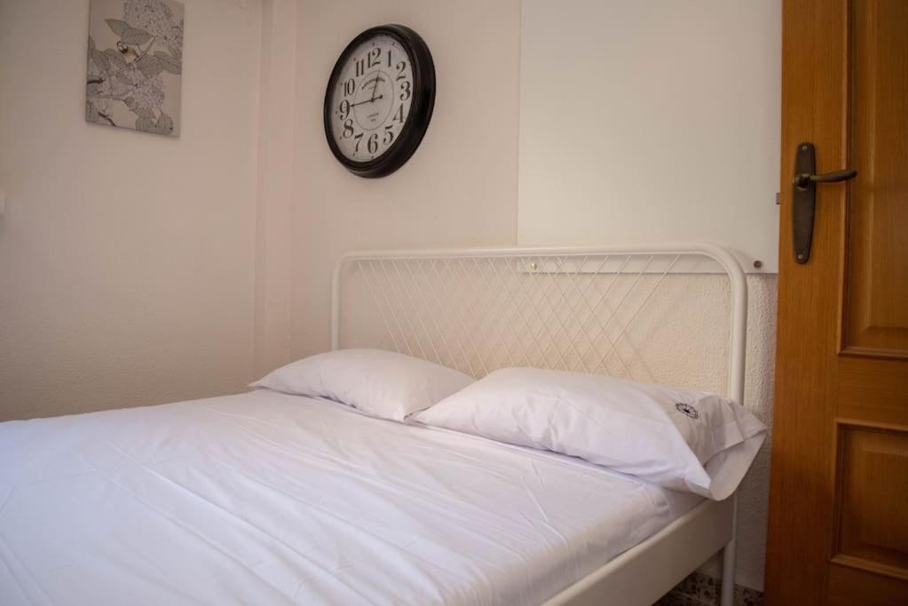 Piso Con Jardin Apartment Malaga Bagian luar foto